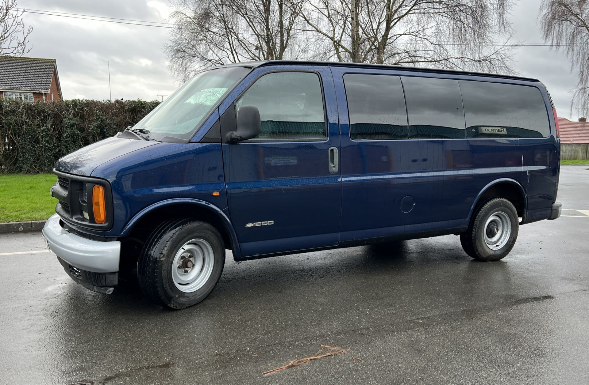 2002 Chevrolet express - blue - 5.0 v8 4l60e transmission - petrol - 97,009 miles - long MOT