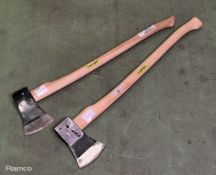 2x Carters wooden handle axes - length: 900mm