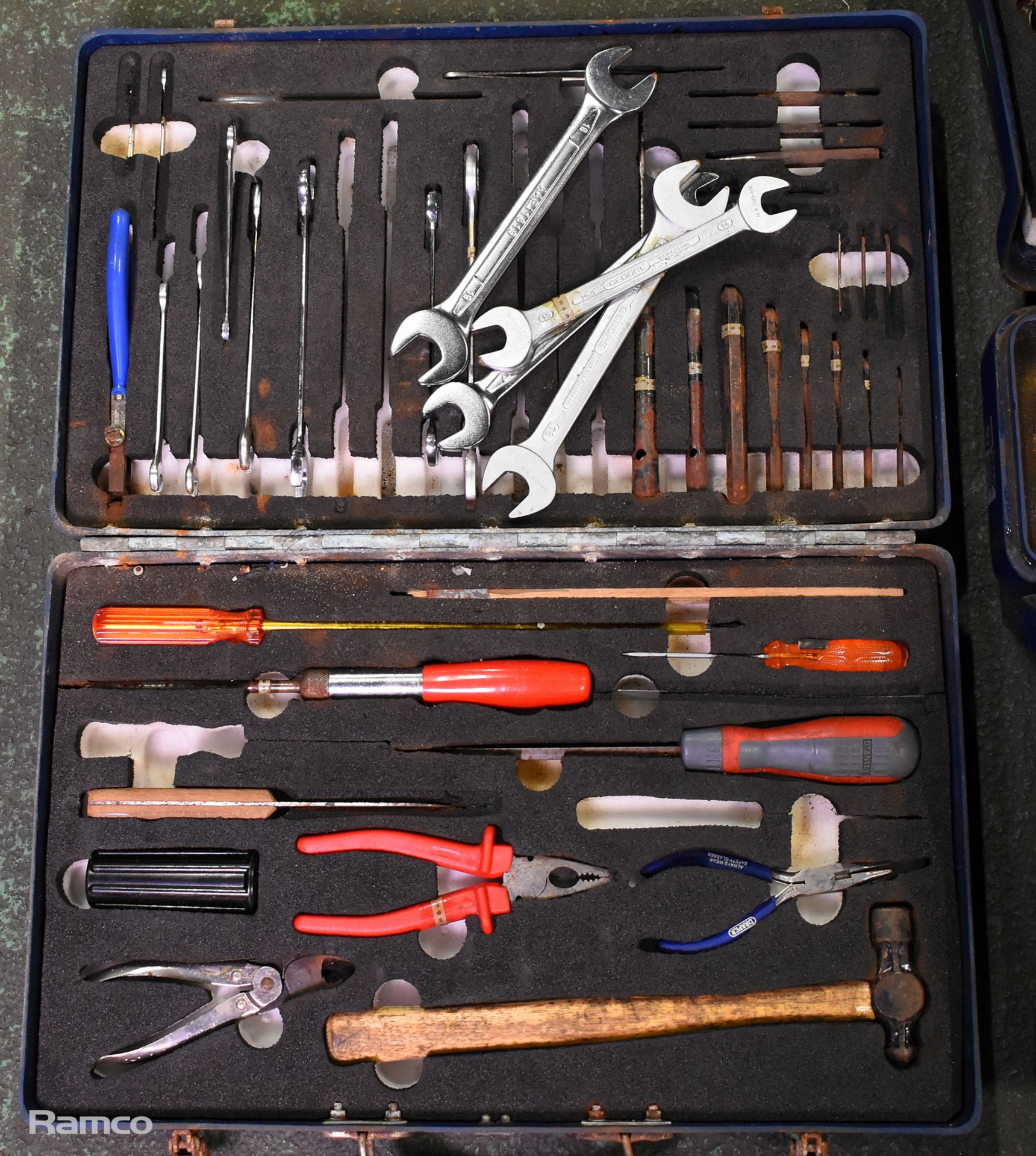 3x Multi piece tool kits in composite case - spanners, screwdrivers, hammer and punches - Bild 2 aus 7
