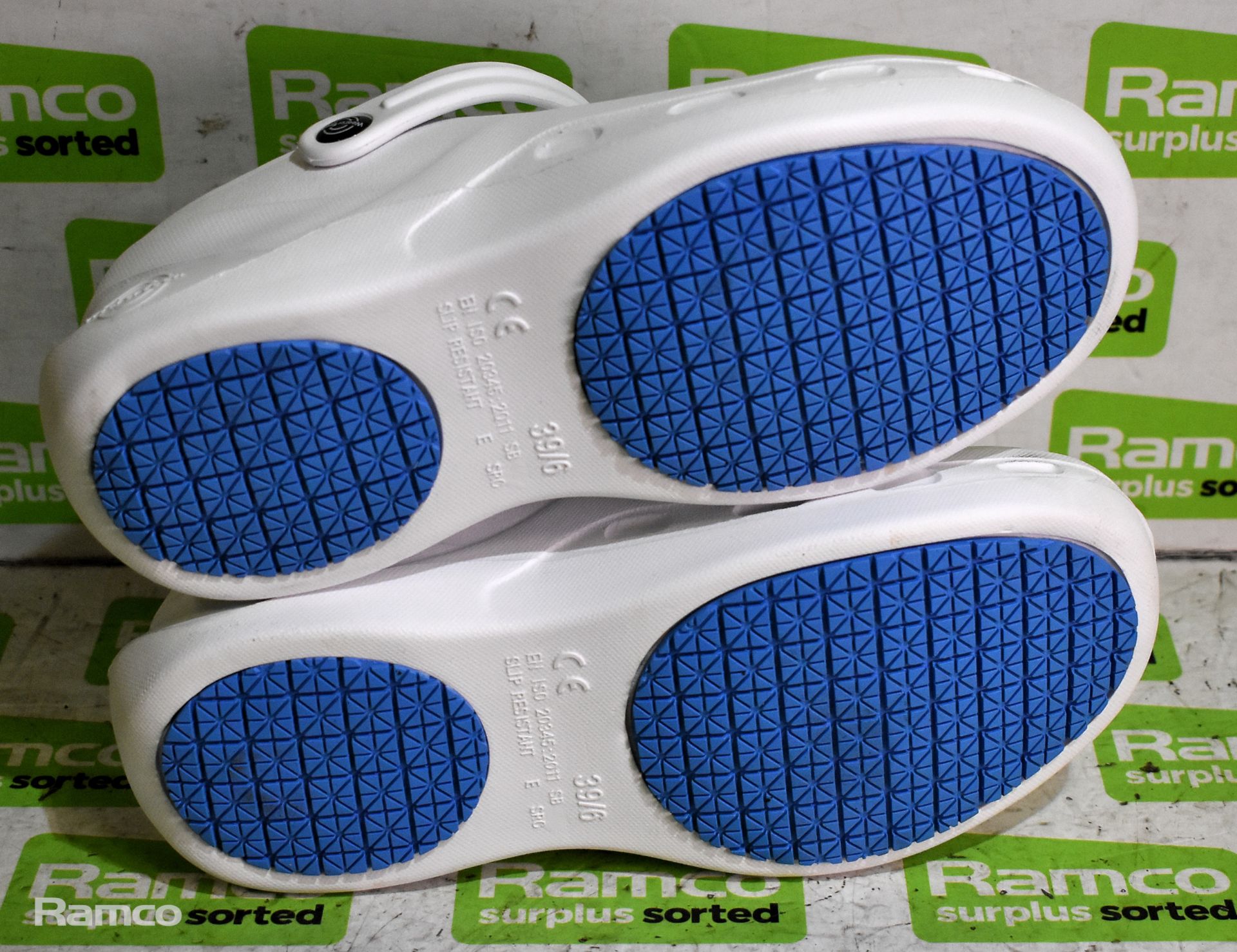 301W invigorate white shoe size 6, 2x pairs of Protect white angle cleanroom shoes - size 6 - Image 6 of 7