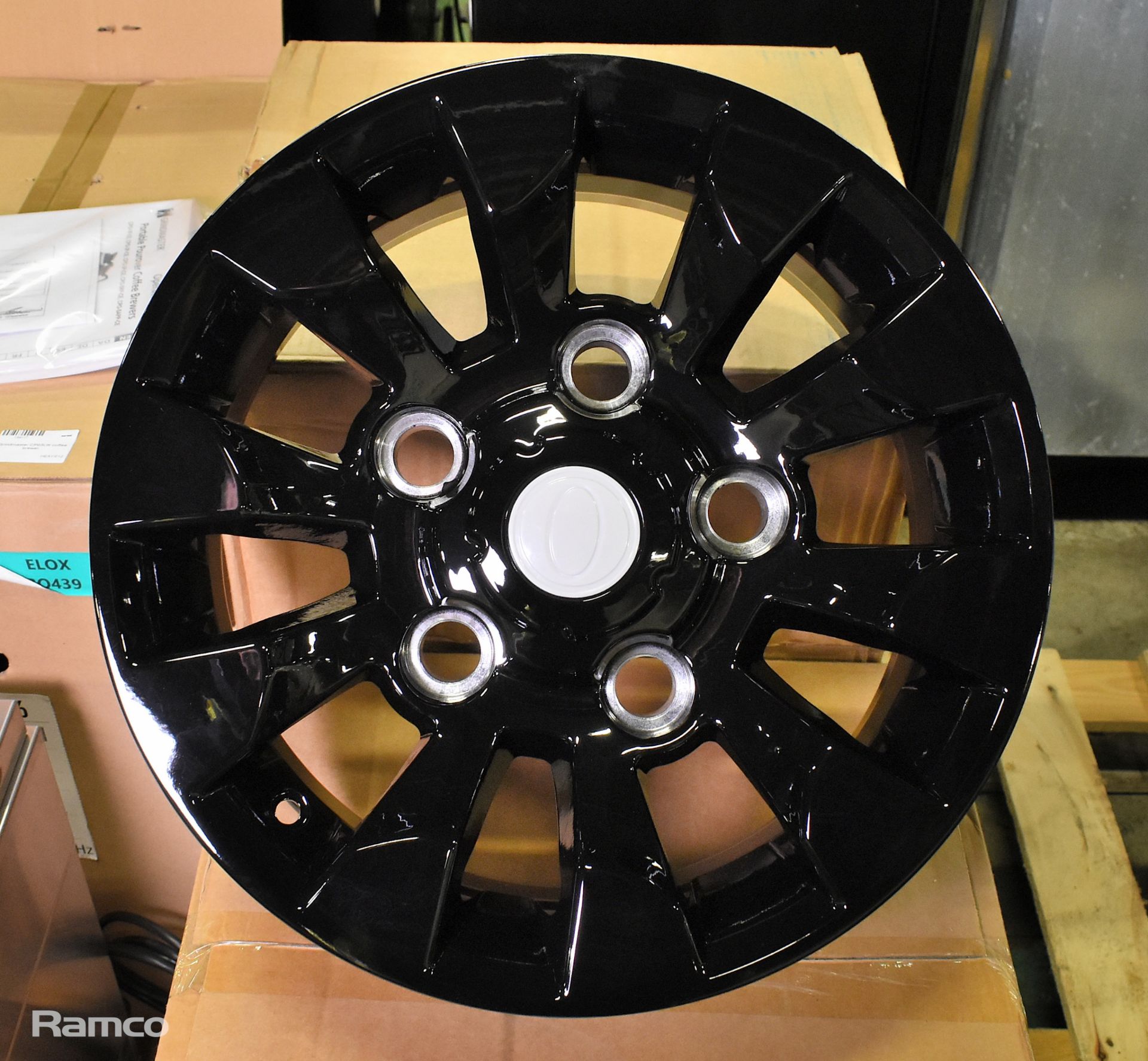 5x HY2943-2 alloys to fit Land Rover - Image 2 of 5