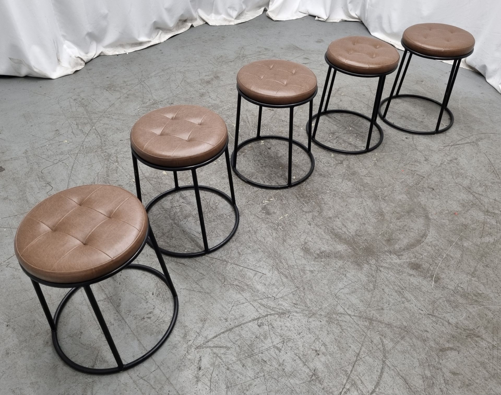 5x Industrial brown leather circular restaurant stools - L 450 x W 450 x H500mm - Bild 2 aus 10