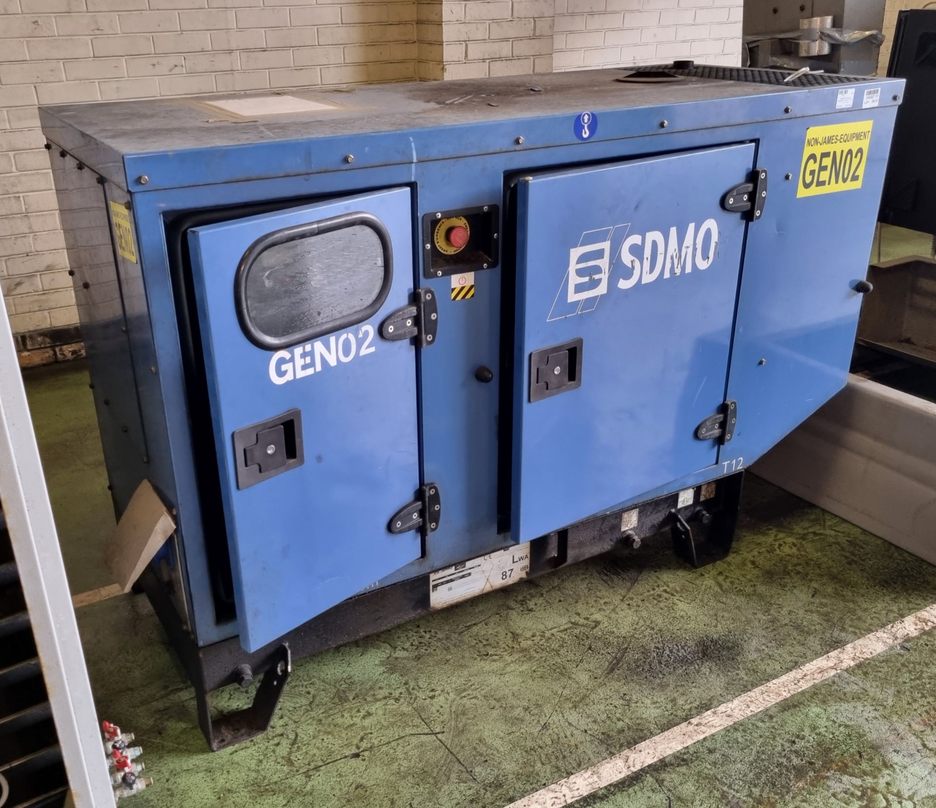 SDMO T12KM 2008 diesel generator - W 1750 x D 740 x H 1170 mm - Bild 3 aus 18