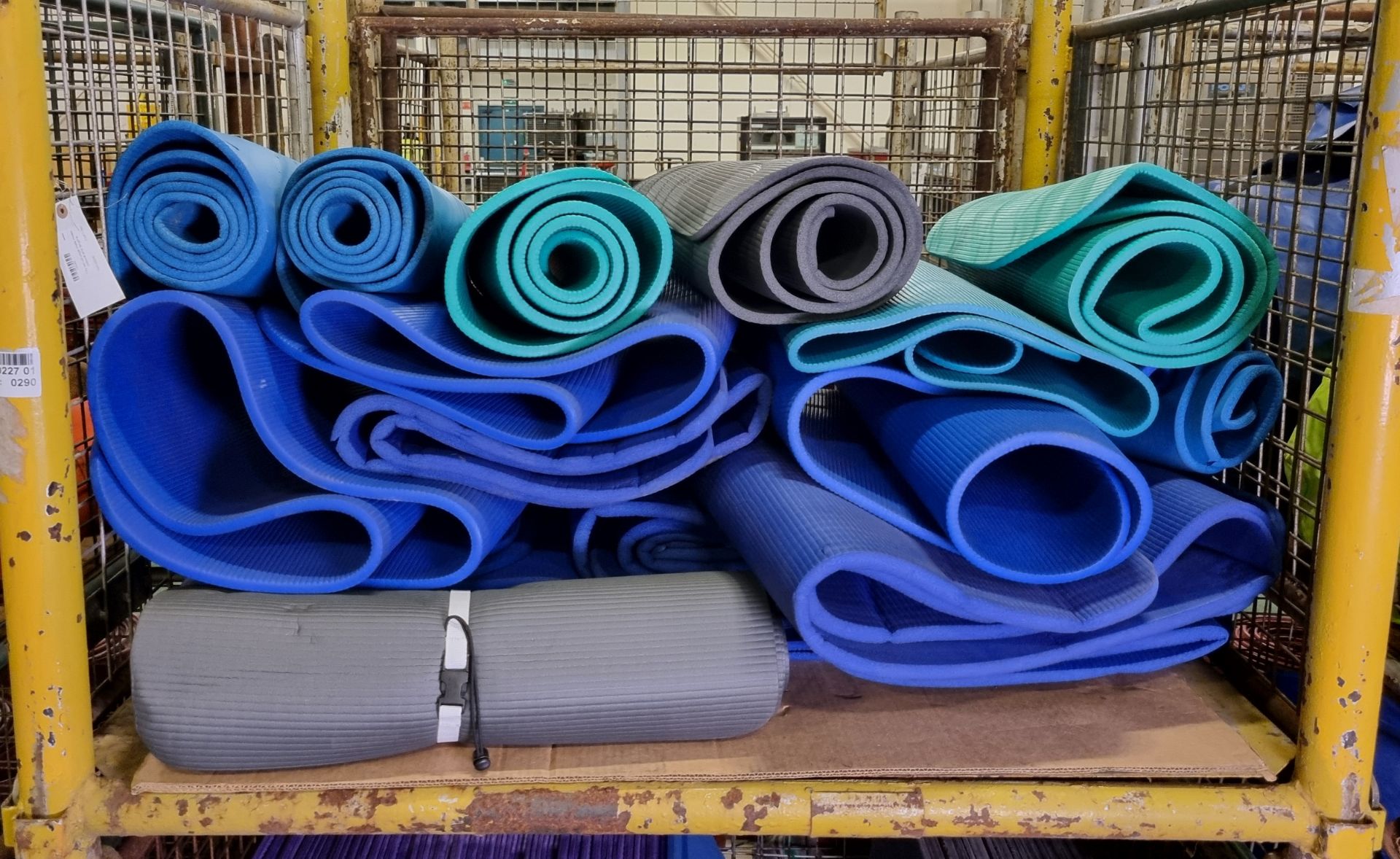 35x folding yoga mats, 17x roll-up yoga mats mixed colours and lengths - Image 2 of 5