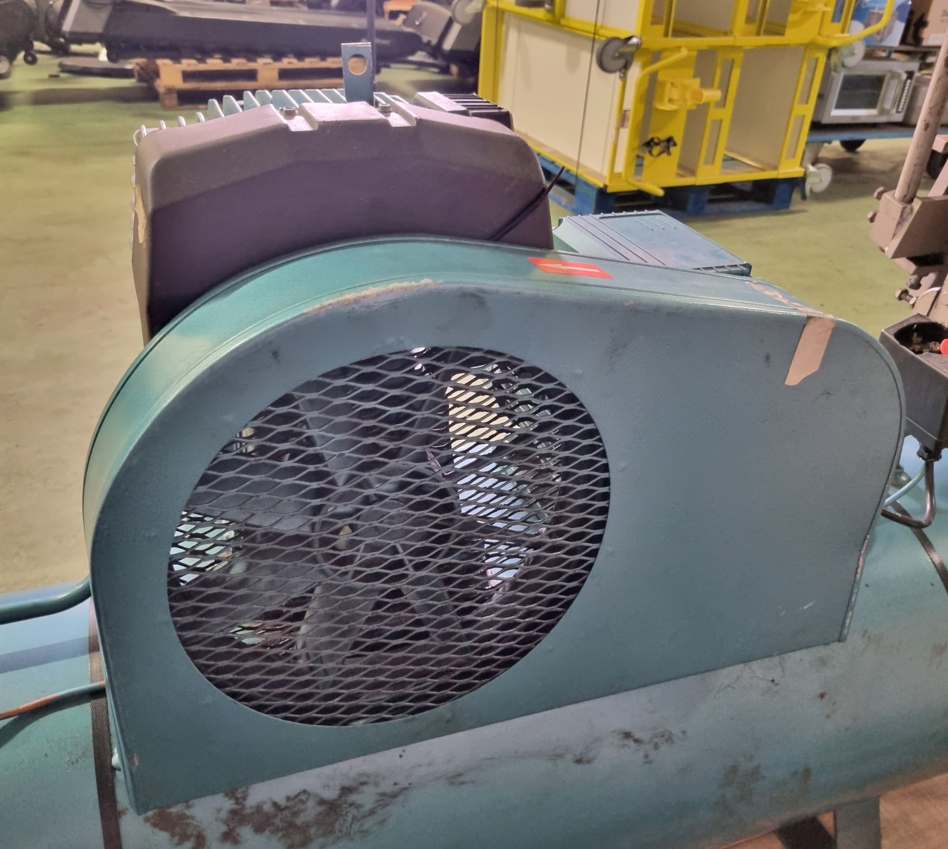 Clarke Air SE15C160 industrial air compressor - Max pressure 10.2 bar - serial 22549 - Slight damage - Image 6 of 6