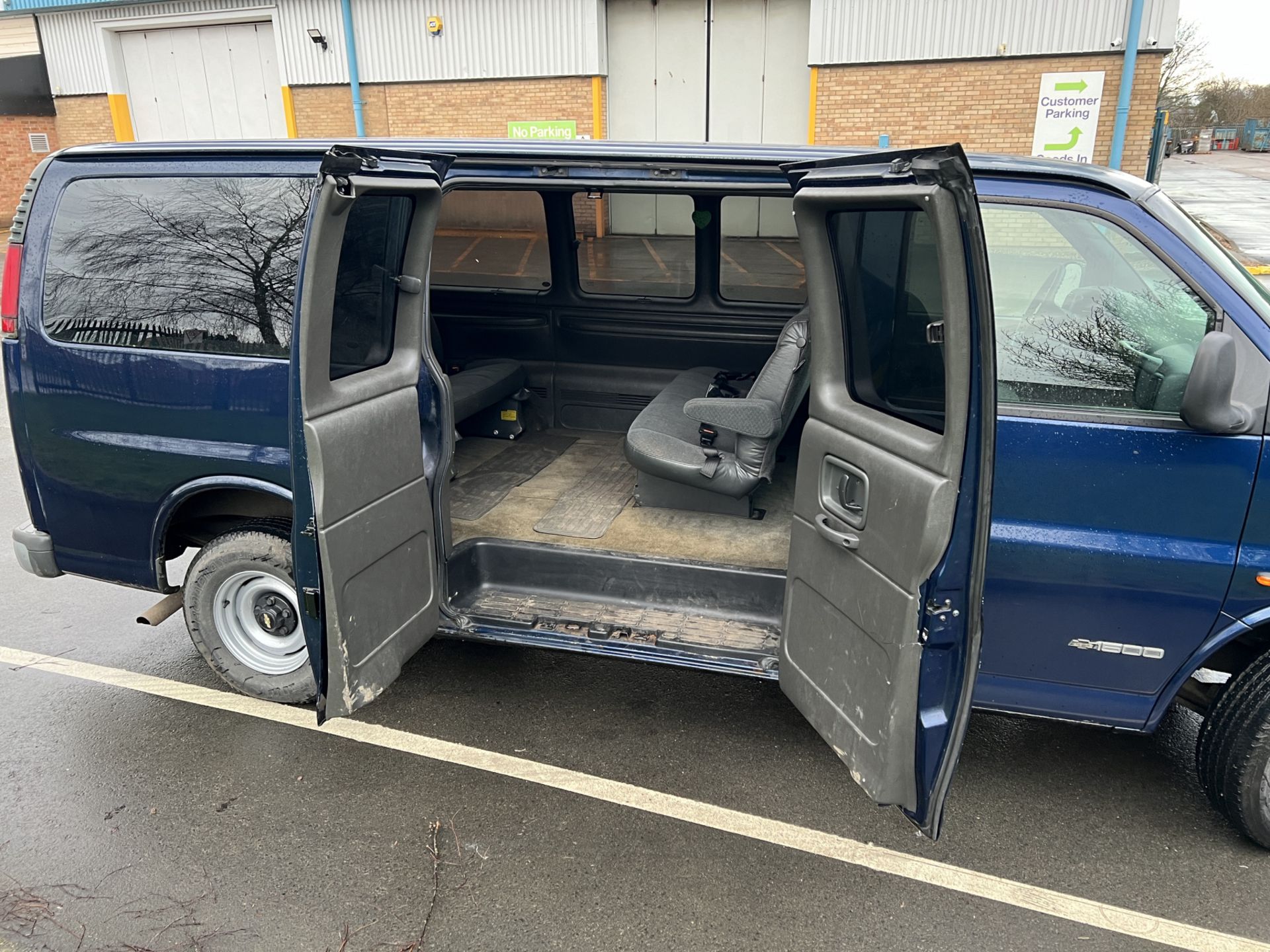 2002 Chevrolet express - blue - 5.0 v8 4l60e transmission - petrol - 97,009 miles - long MOT - Image 17 of 28