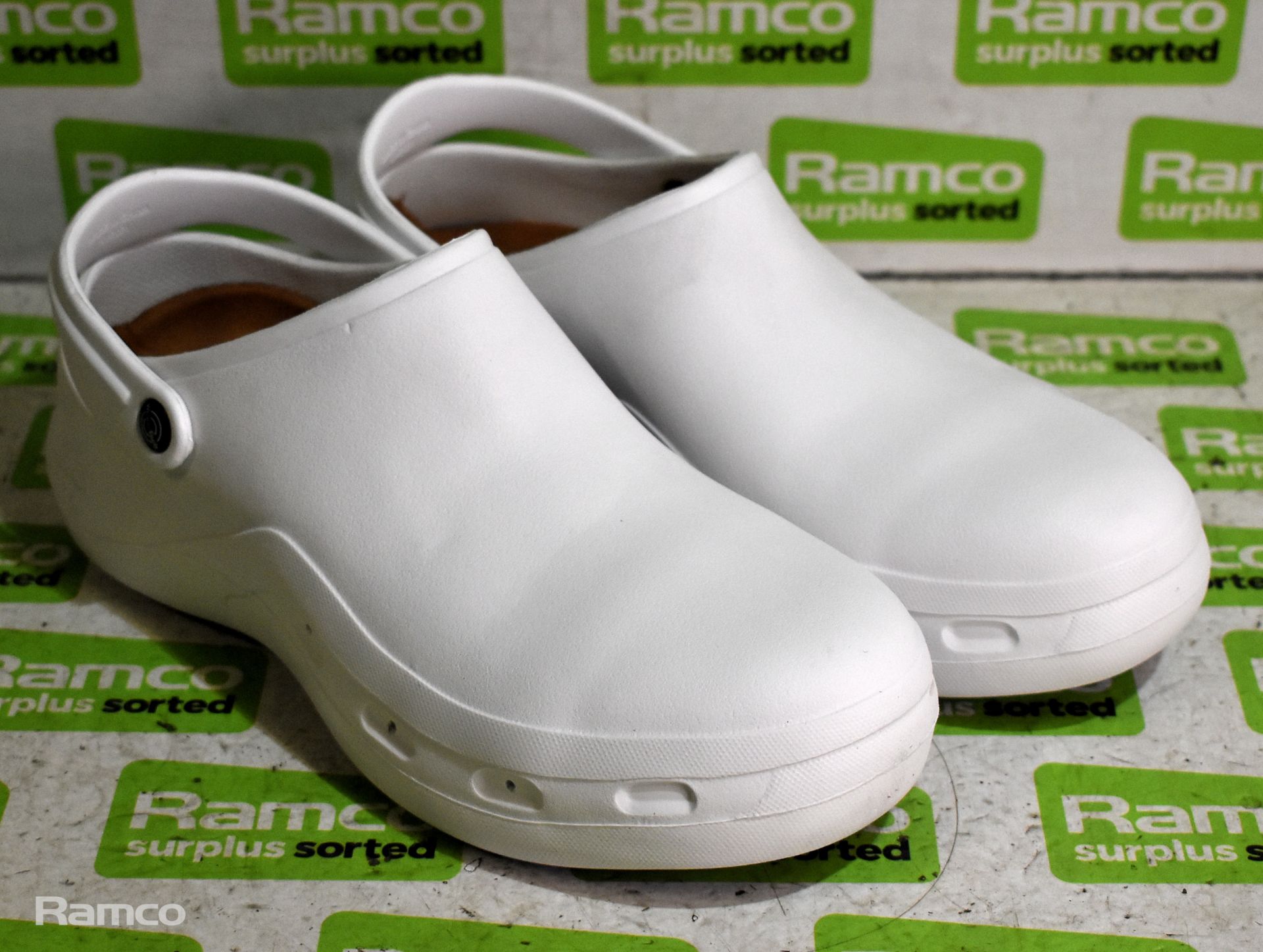 White safety lite shoes with toe cap - size 11, Protect 5200 slip on clog with side vents white size - Image 10 of 13