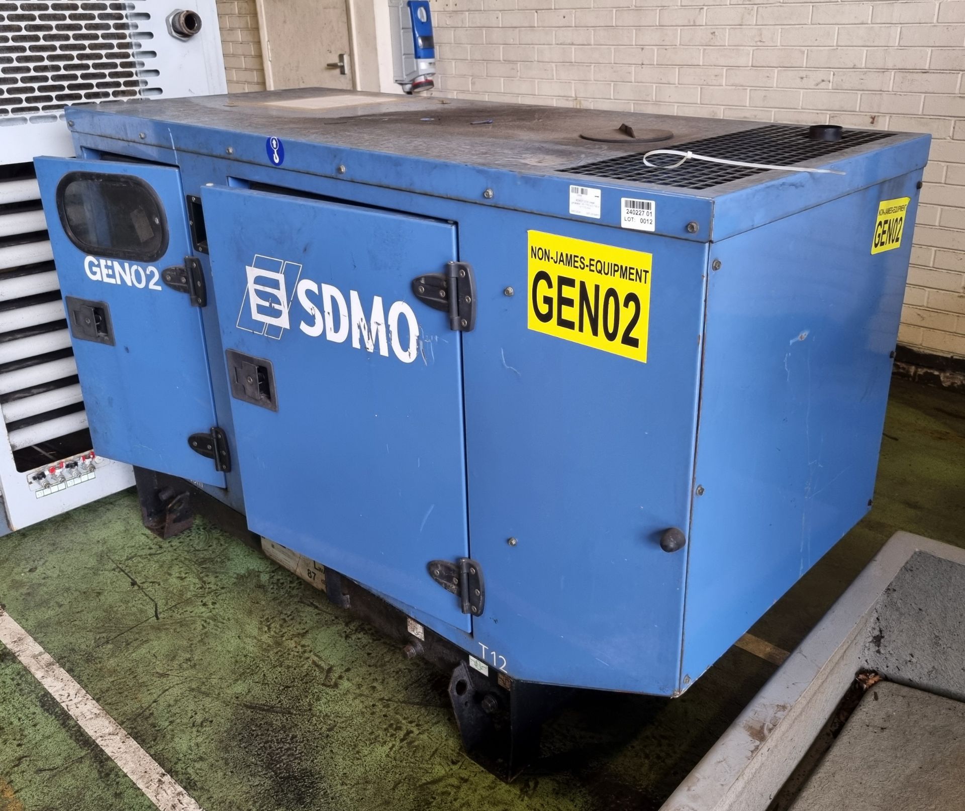 SDMO T12KM 2008 diesel generator - W 1750 x D 740 x H 1170 mm - Image 4 of 18