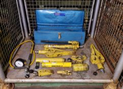 Enerpac hydraulic kit in metal case - P39 hand pump, RC252 cylinder, 2x RC1010 cylinders