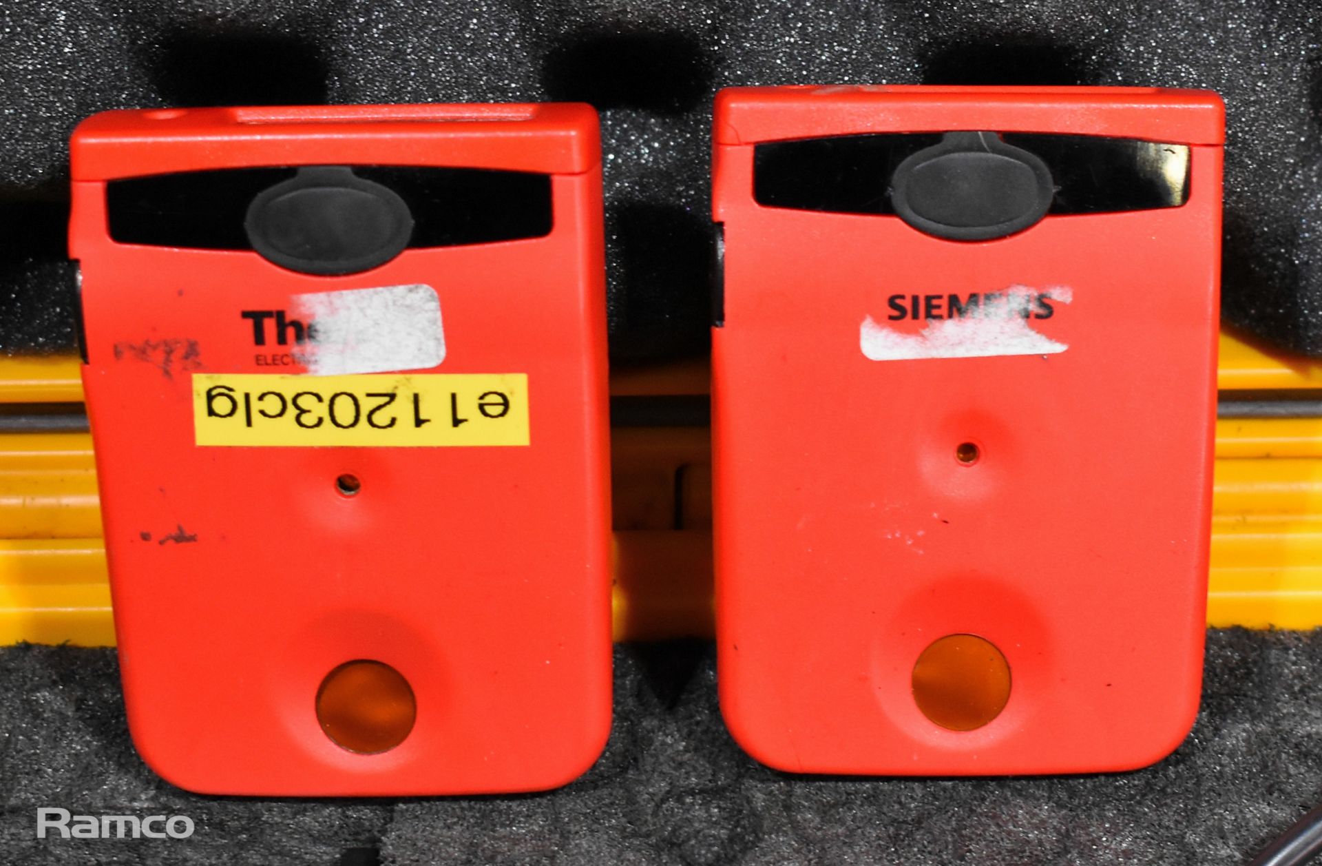 Rados RDS-200 universal survey meter, Rados GMP-11 sensor, 2x Siemens MK2.3 dosimeters - Image 8 of 11