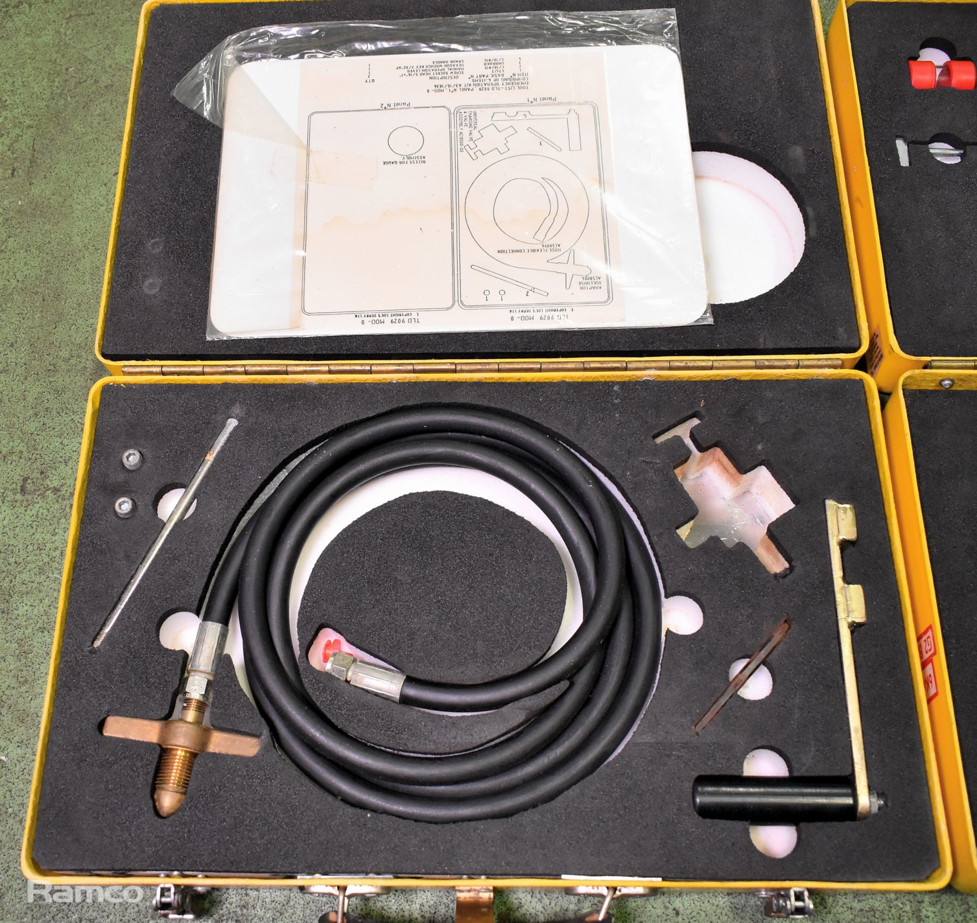 Toolkit Casing Engineers toolkit in composite cases - tool insertion and extraction ...