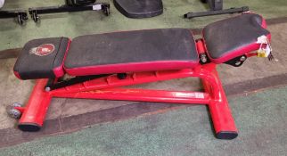Incline exercise weight bench - W 1170 x D 530 x H 440 mm - DAMAGED