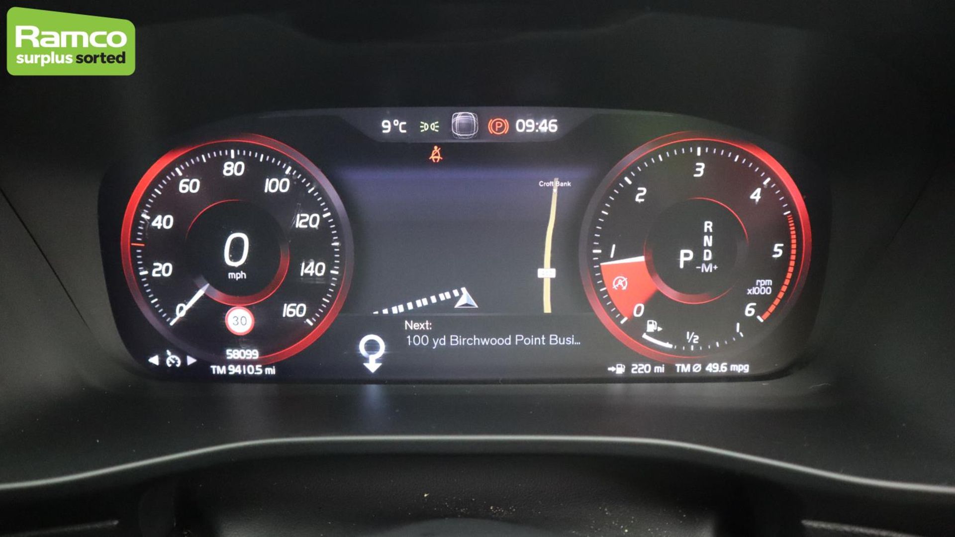 Volvo XC40 Momentum Pro D3 AWD Estate 2.0L - KN69 SFO - Image 12 of 45