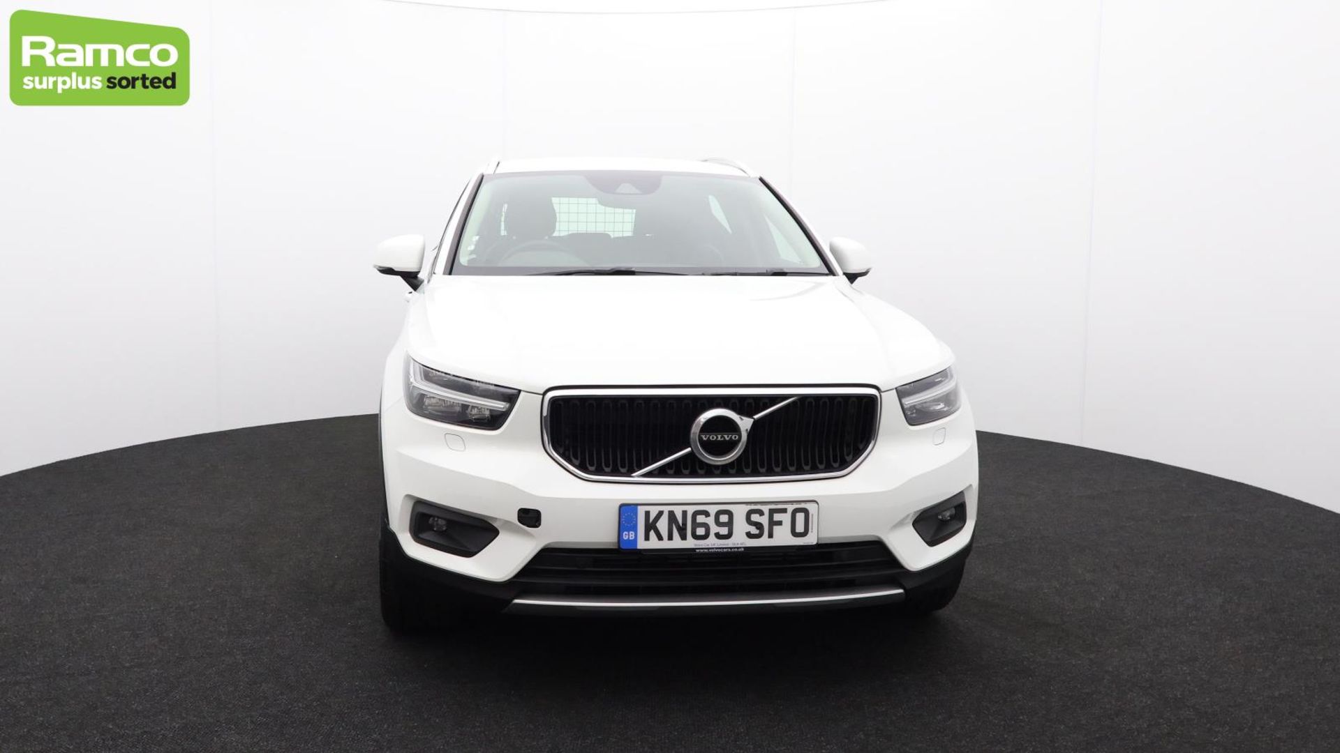 Volvo XC40 Momentum Pro D3 AWD Estate 2.0L - KN69 SFO - Bild 2 aus 45