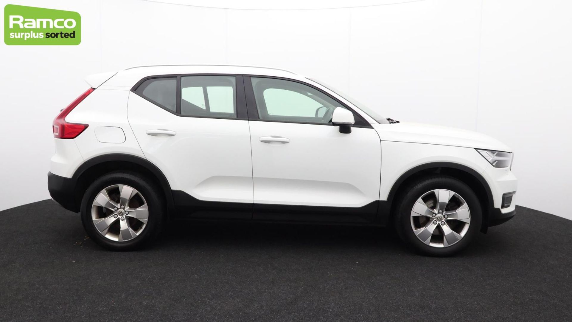 Volvo XC40 Momentum Pro D3 AWD Estate 2.0L - KN69 SFV - Bild 4 aus 46