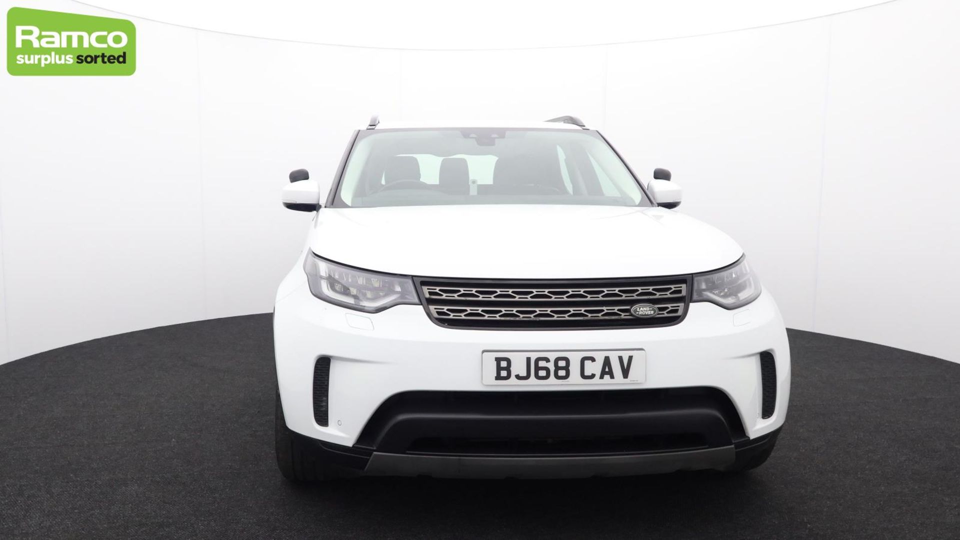 Land Rover Discovery 5 SDV6 3.0 DSE - BJ68 CAV - Image 2 of 66