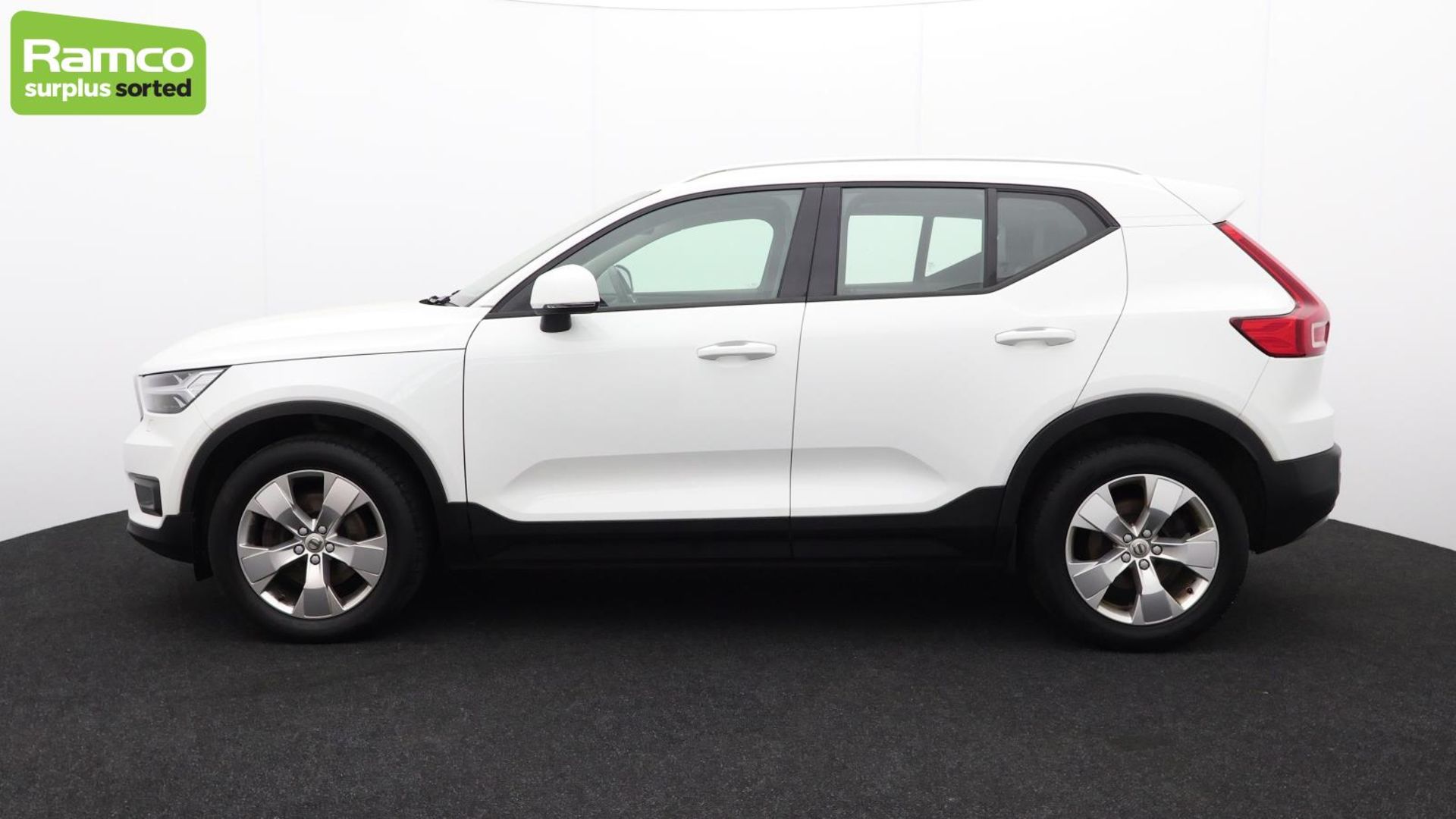 Volvo XC40 Momentum Pro D3 AWD Estate 2.0L - KN69 SFV - Bild 8 aus 46