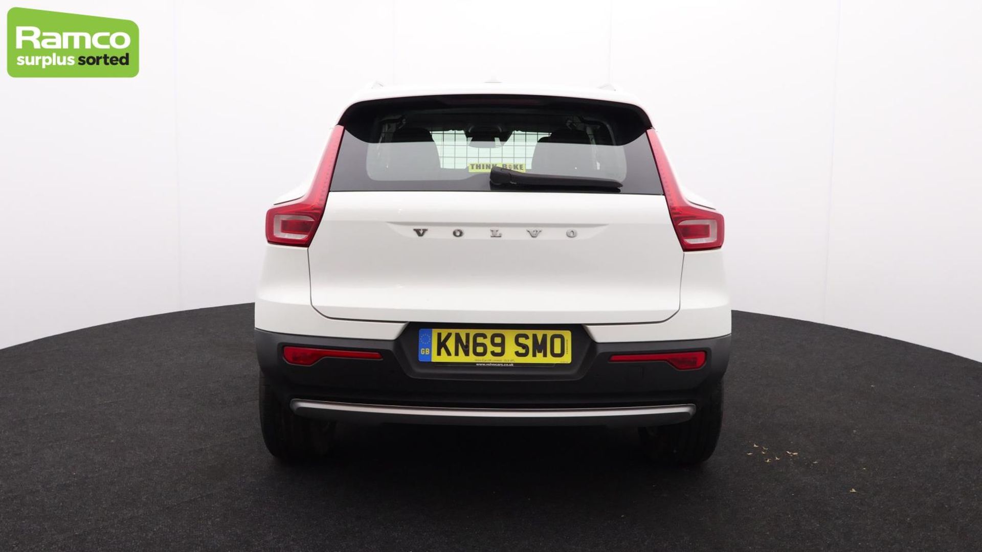 Volvo XC40 Momentum Pro D3 AWD Estate 2.0L - KN69 SMO - Image 6 of 45