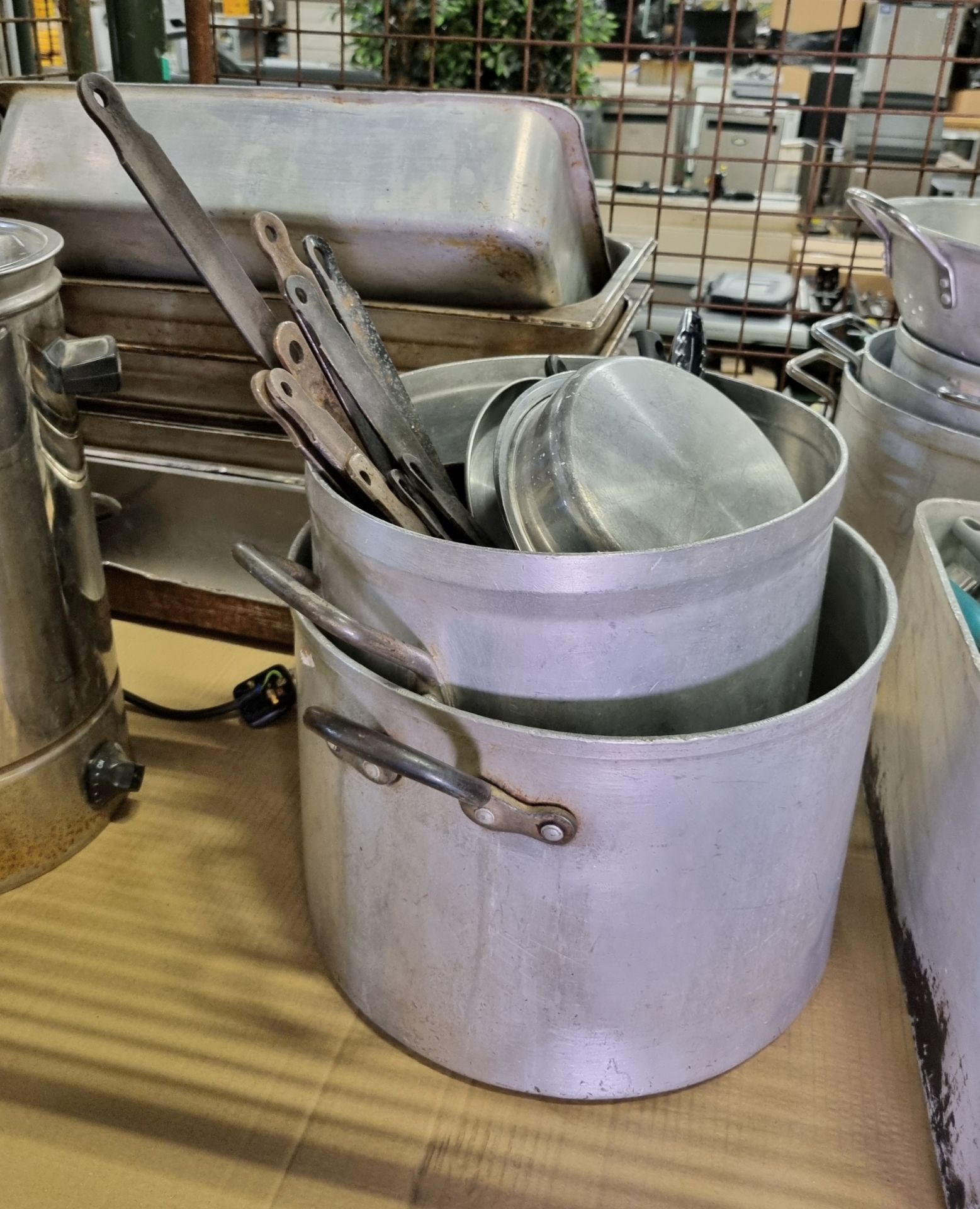 Catering equipment - large bain marie trays, roasting trays, iron frying pans and saucepans, sieves - Image 4 of 12