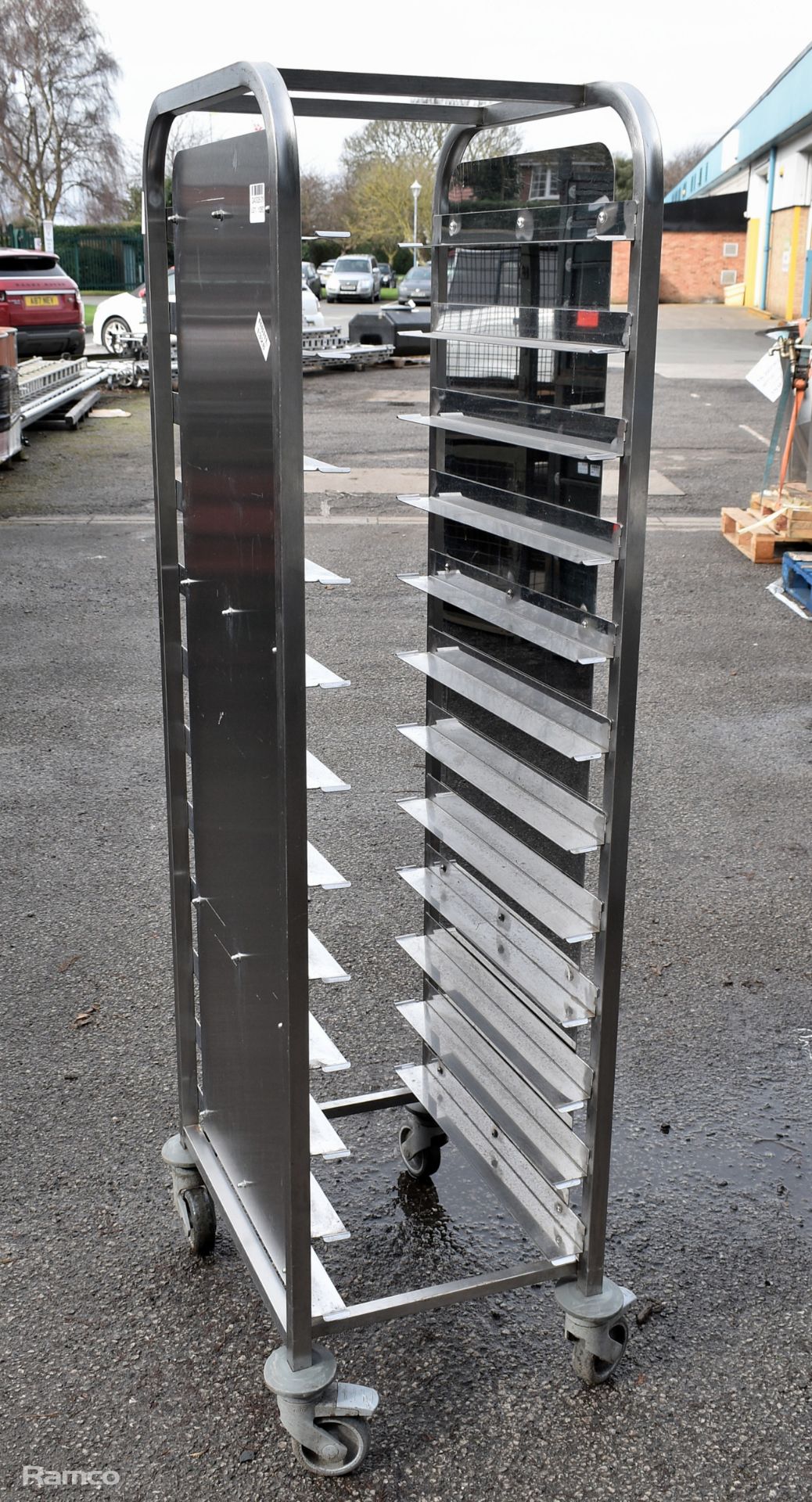 Stainless steel serving tray trolley - L 600 x W 450 x H 1650mm - Image 2 of 3