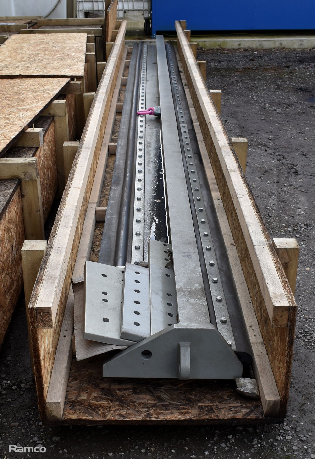 Lip sealing beam with accessories - crate length 6070mm - Image 2 of 6