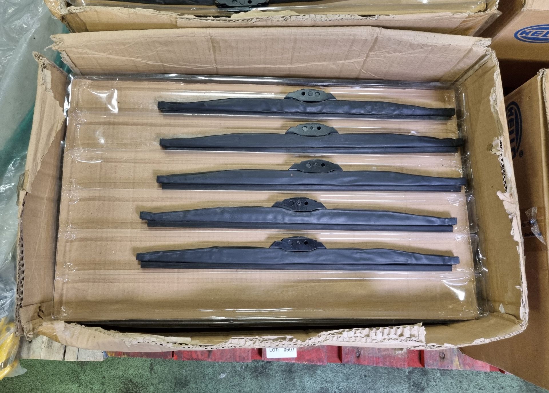 60x Land Rover wiper blades - Image 2 of 4