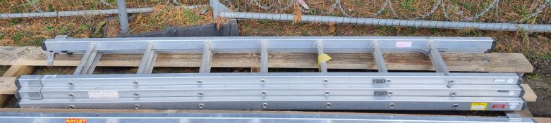 Bayley triple extension 21 rung ladder - approx 18ft in length