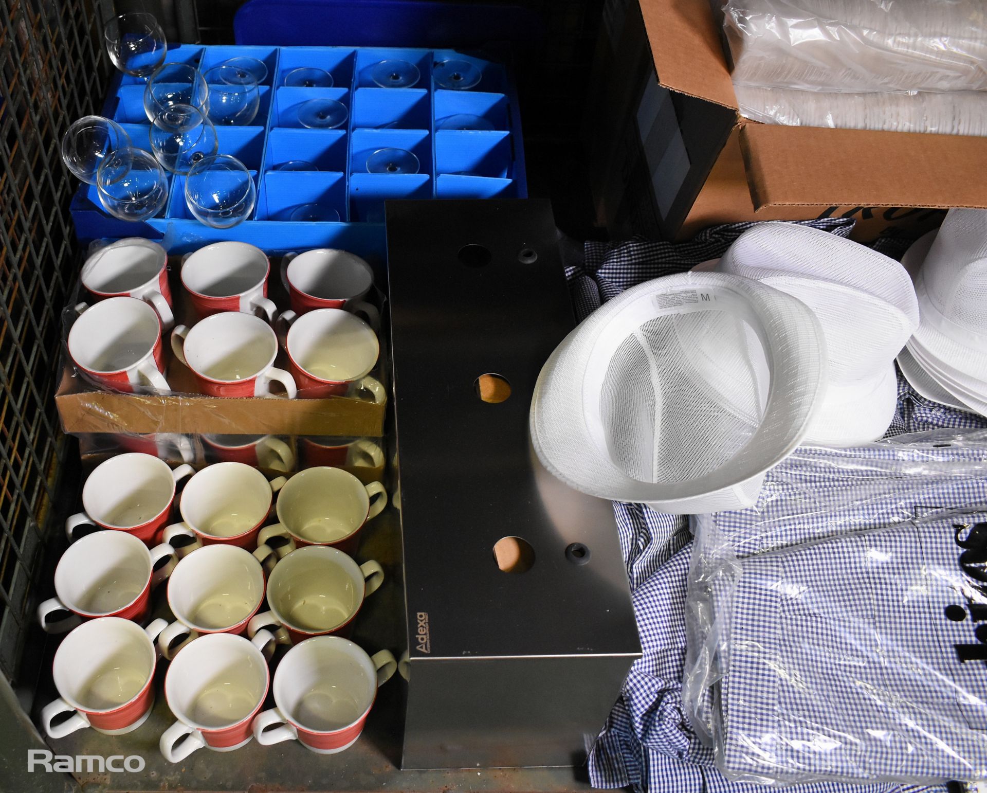 Catering equipment - cups, wine glasses, sauce dispenser, plastic lids, catering garments - Bild 2 aus 11