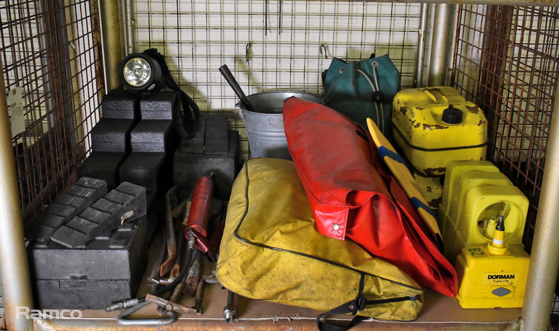 Fire and rescue accessories - hand tools, RTC chocks & blocks, ropes, lights, chemical sorbent pads - Image 2 of 13