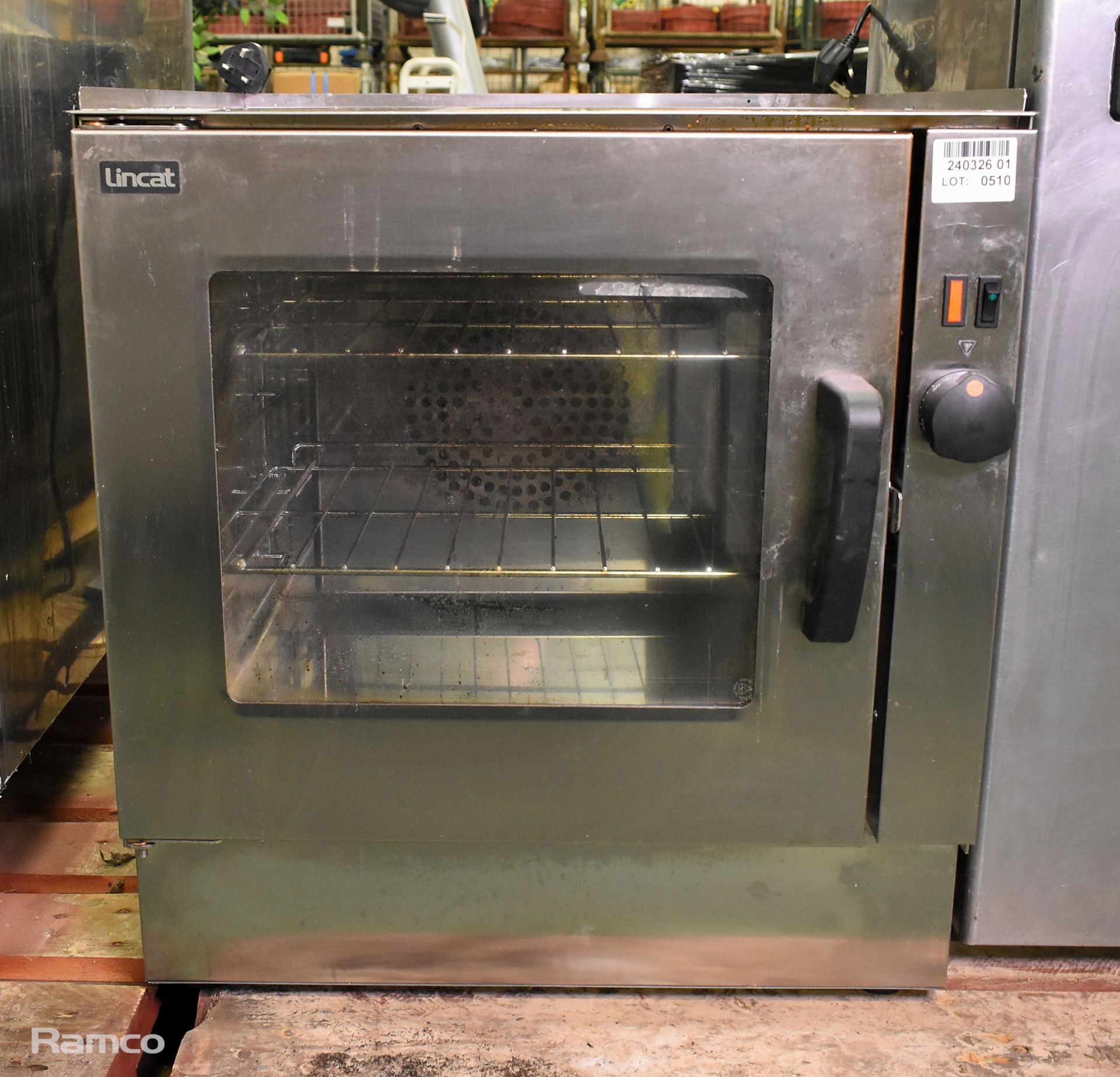 Lincat IP24B undercounter electric oven - W 610 x D 640 x H 670mm - Image 2 of 8