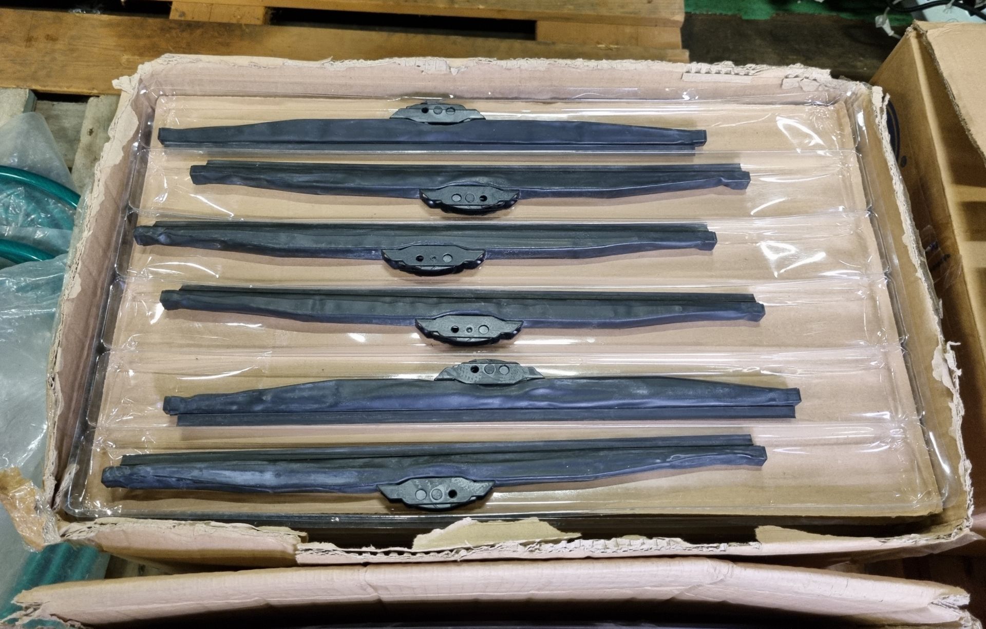 60x Land Rover wiper blades - Image 3 of 4