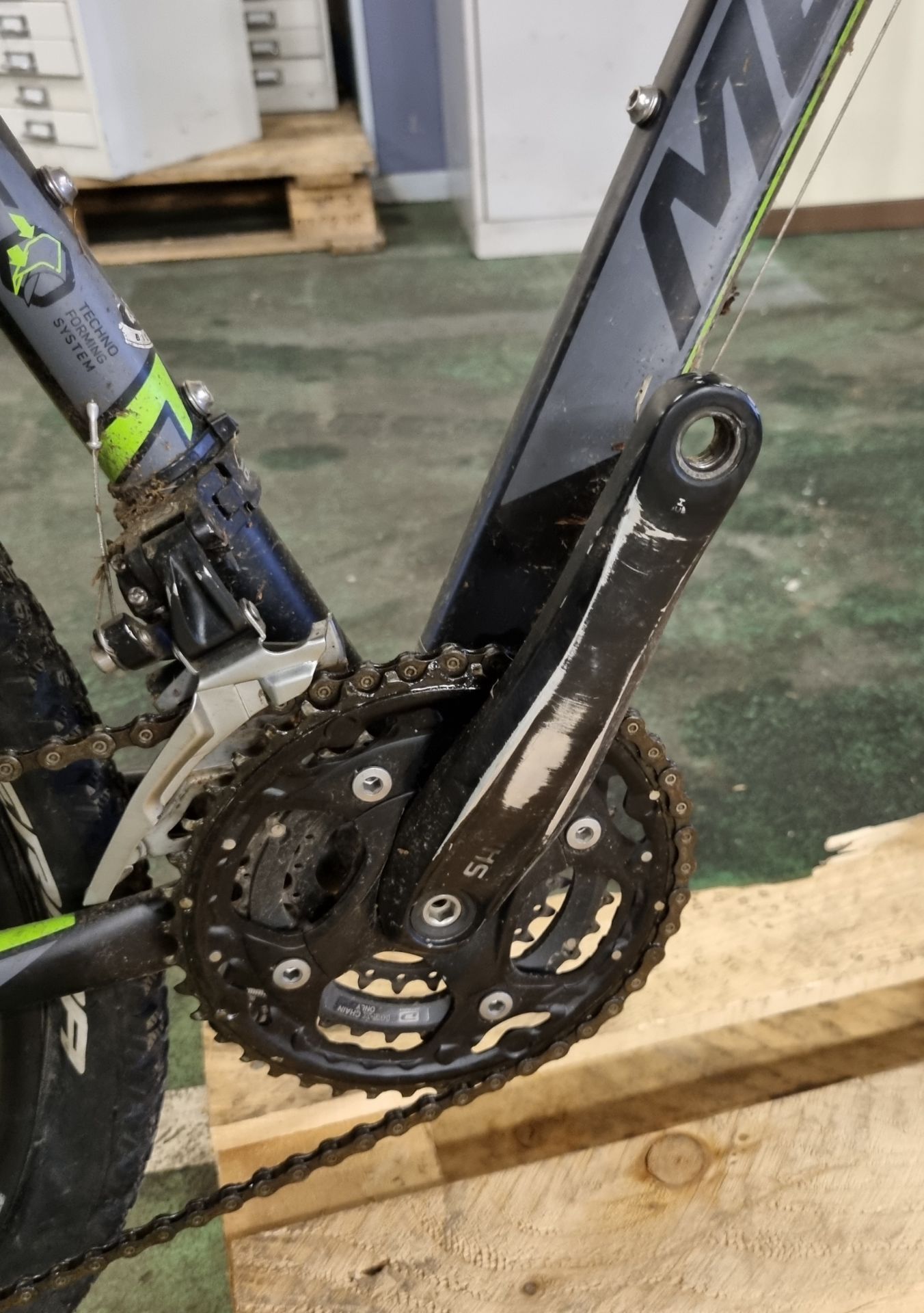 Merida Big Seven hardtail mountain bike - 3x10 Shimano drivetrain - Shimano hydraulic disc brakes - Image 6 of 8