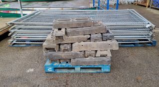 15x Harris fencing panels with rubber foot blocks - W 3450 x D 40 x H 2030mm