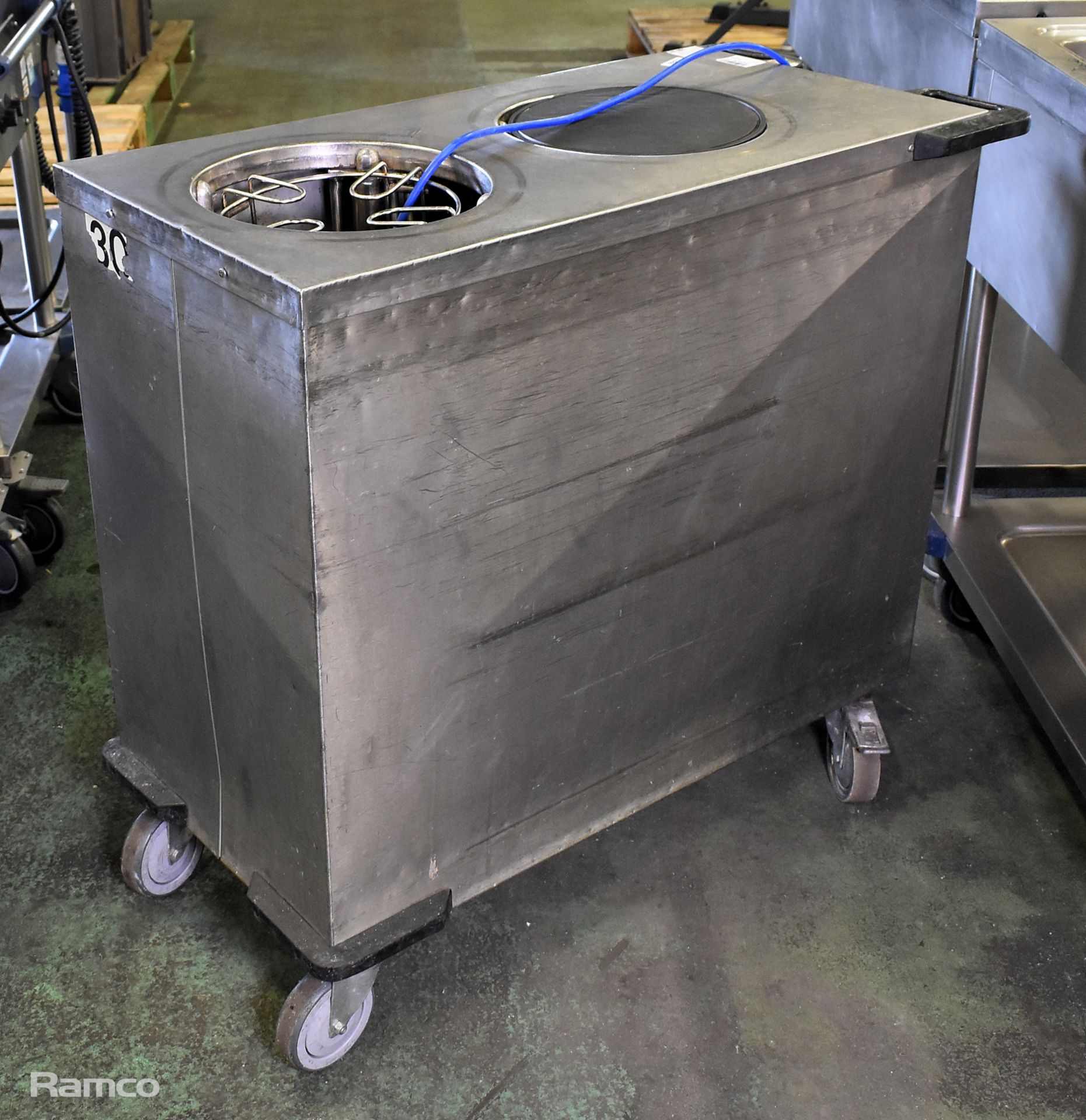 Temp-Rite C2314 stainless steel mobile heated plate dispenser - L 1000 x W 500 x H 900mm - Image 6 of 7