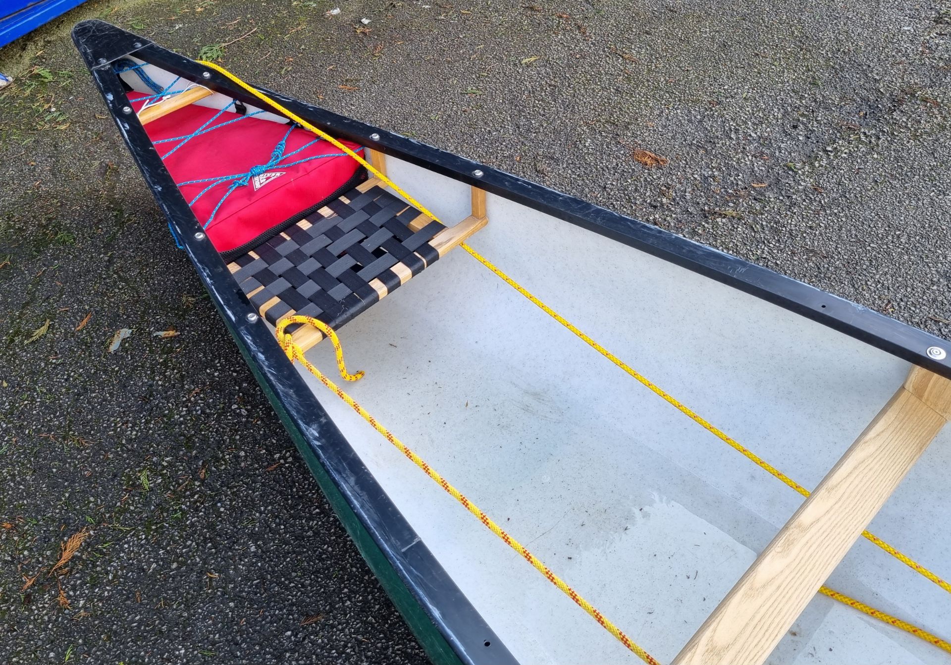 HOU Canoes HOU16 Open canoe - W 4900 x D 920 x H 370mm - Image 5 of 9