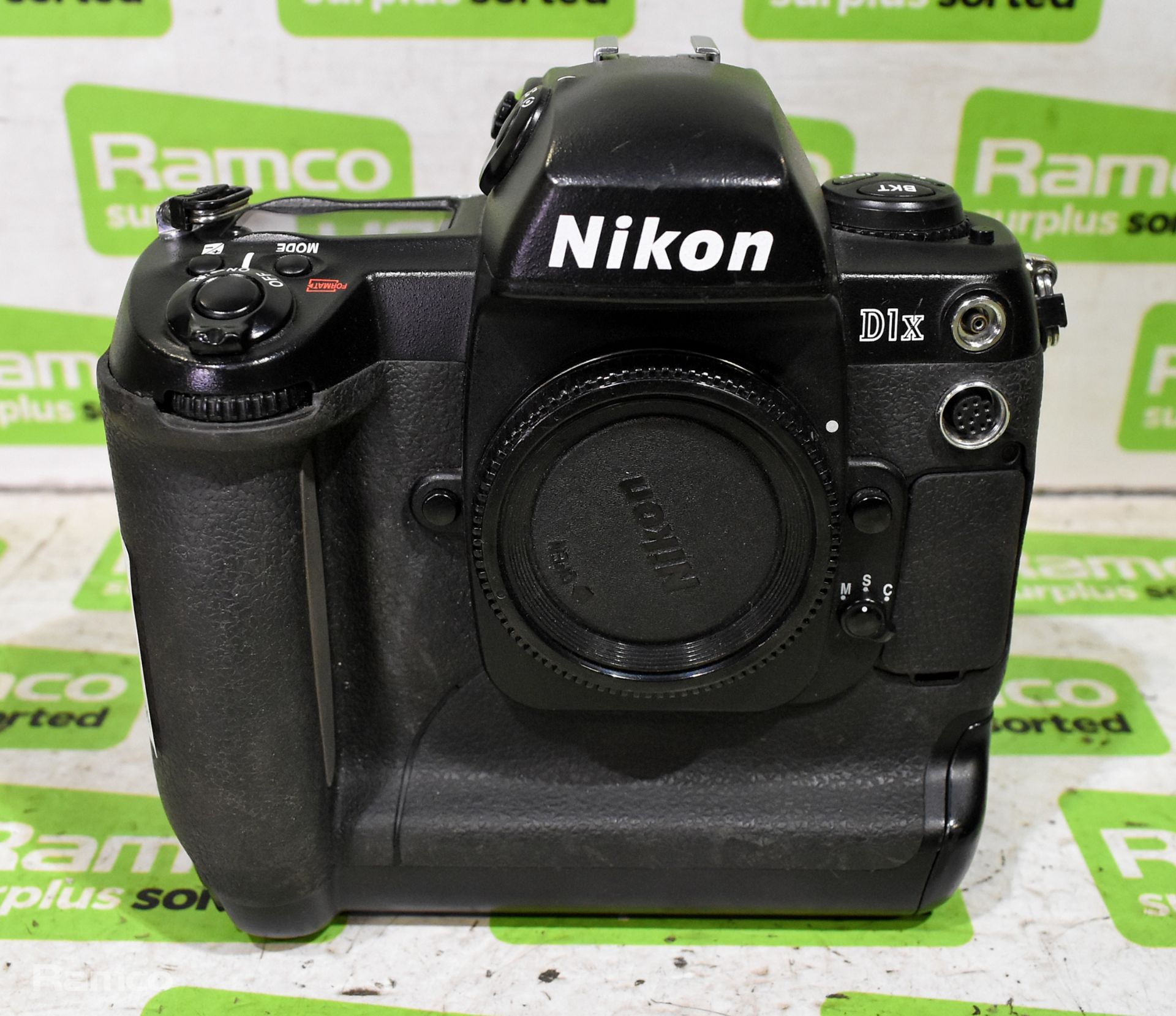 Nikon D1x Digital camera with MH-16 quick charger - Image 2 of 8