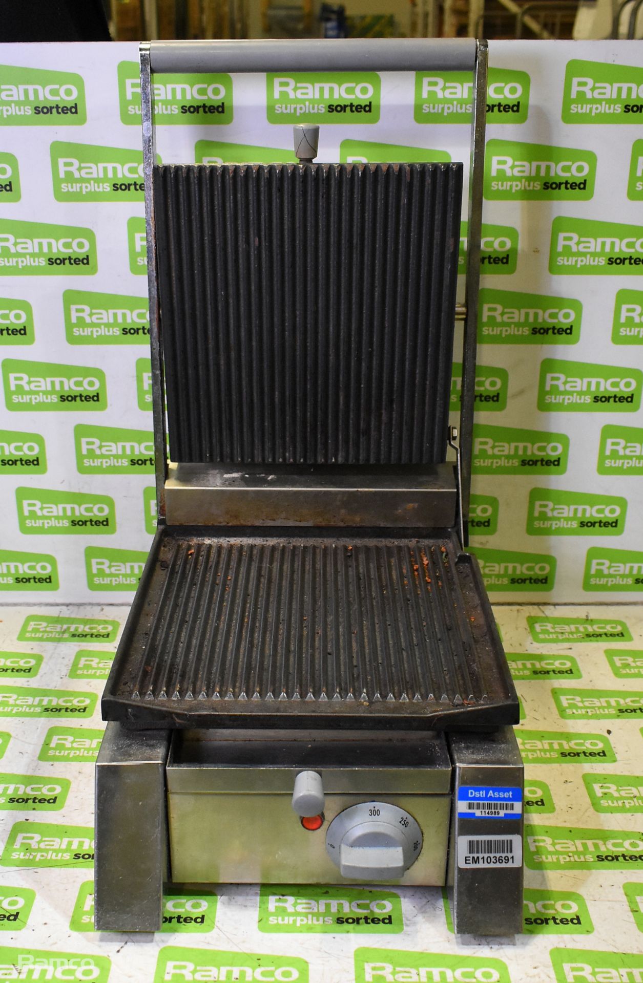 Electrolux stainless steel 260mm ribbed panini grill - Image 2 of 7