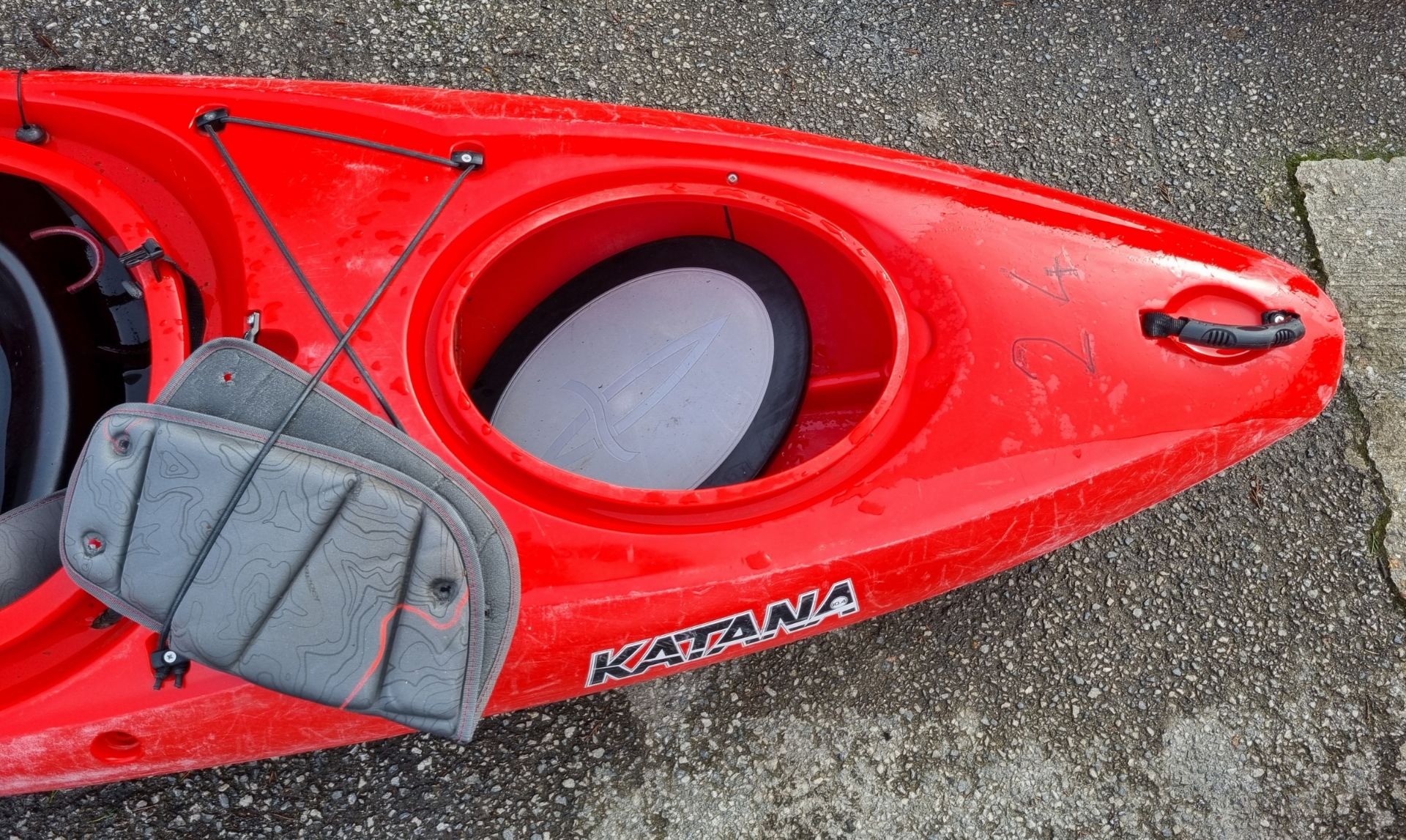 Dagger Katana polyethylene kayak - red - W 3200 x D 660 x H 420mm - Image 5 of 9