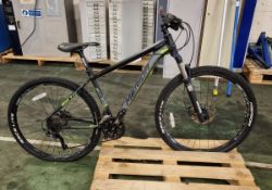 Merida Big Seven hardtail mountain bike - 3x10 Shimano drivetrain - Shimano hydraulic disc brakes