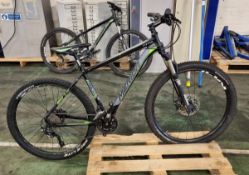 Merida Big Seven hardtail mountain bike - 3x10 Shimano drivetrain - Shimano hydraulic disc brakes