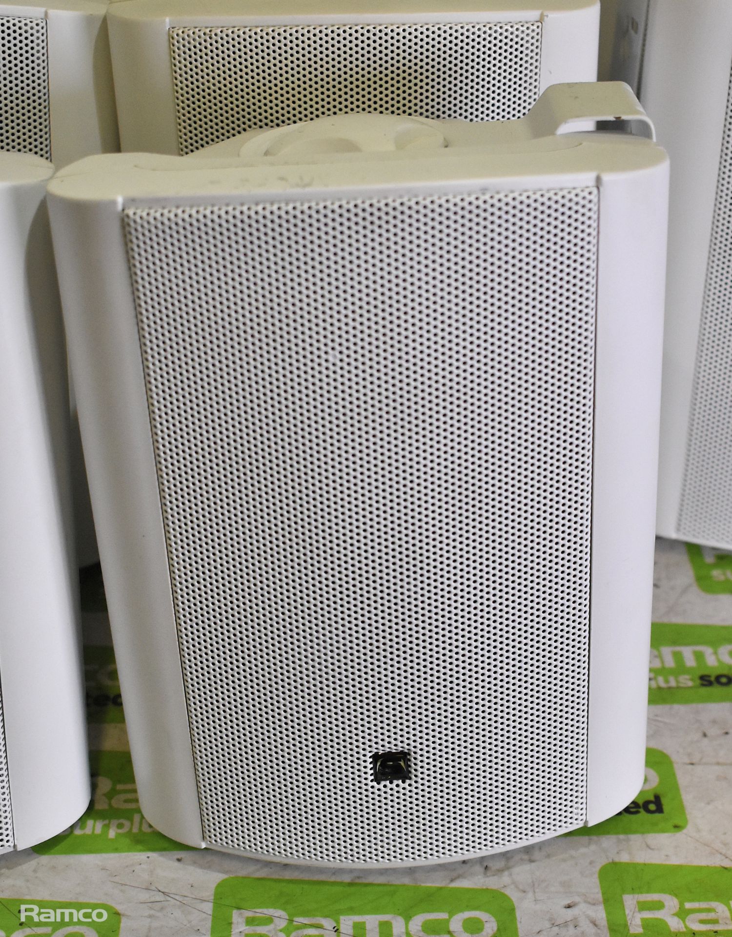 10x Sky wall mountable speakers with bracket - Image 4 of 6