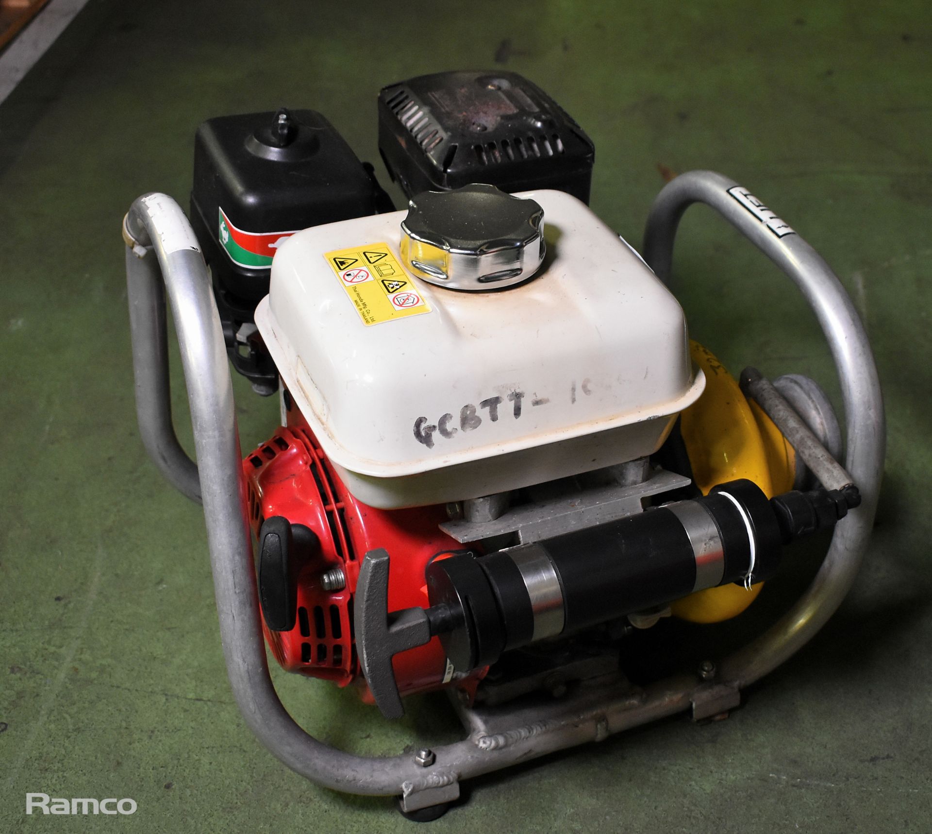 3 inch water pump with Honda GX200 engine - Image 5 of 7