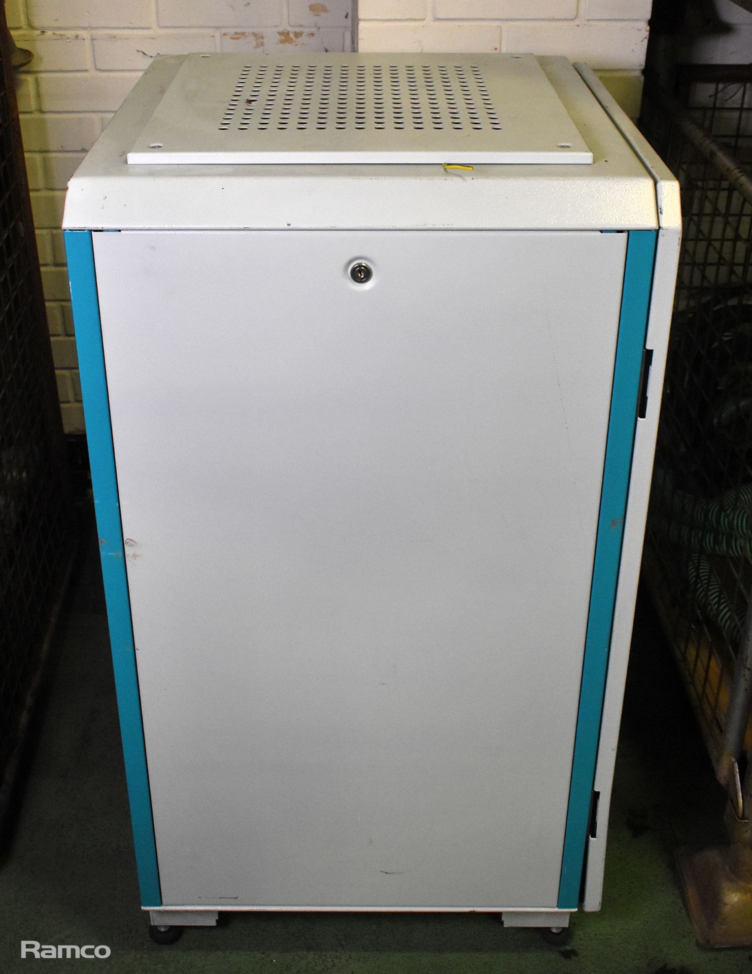 Rittal mobile server cabinet - W 600 x D 658 x H 1060mm - Image 6 of 6