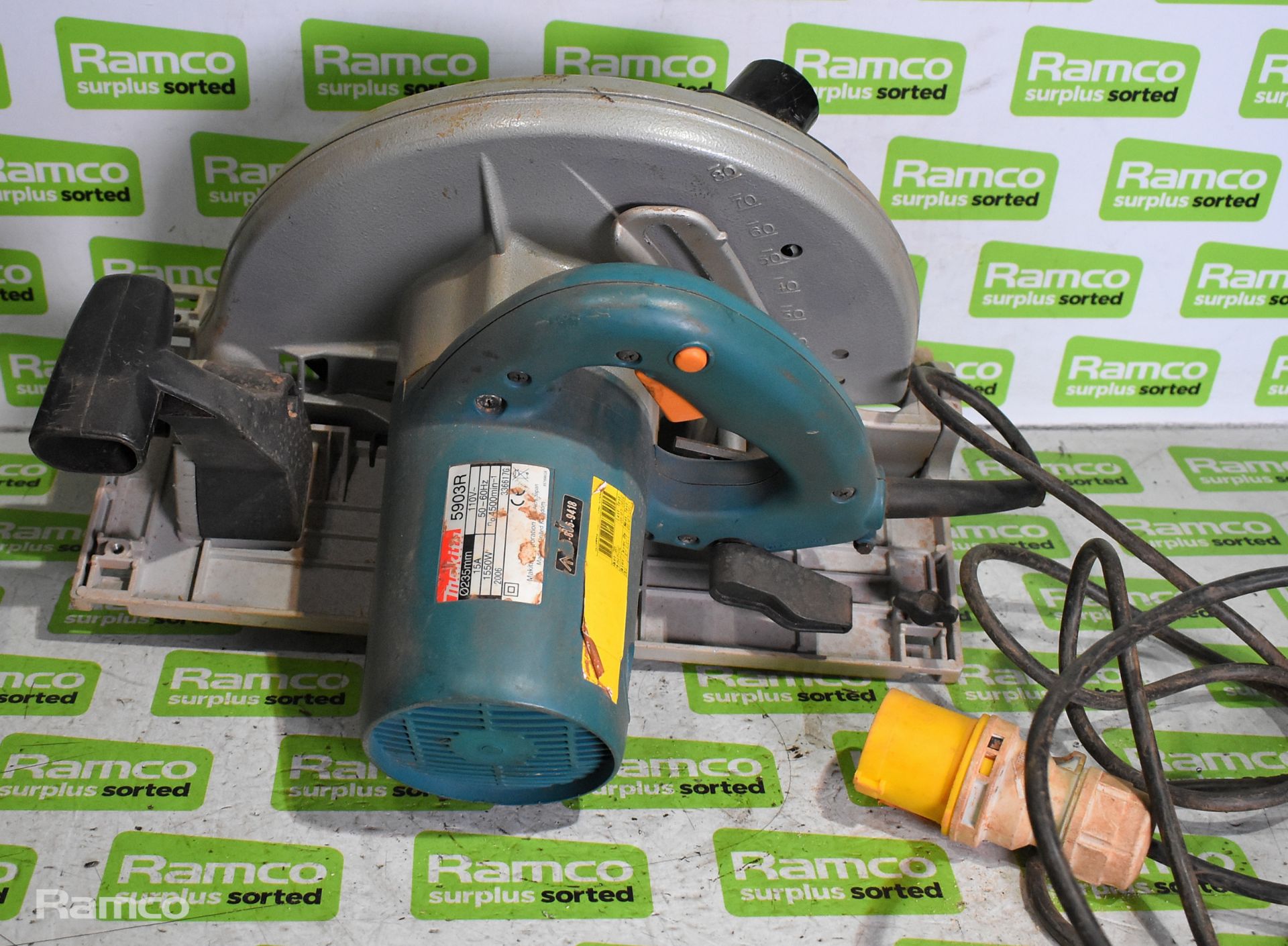 Makita 5903R 110V circular saw 1550W - 235mm blade with case - Image 5 of 10