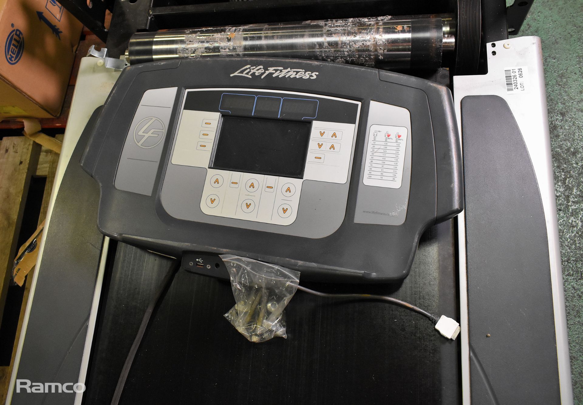 Life Fitness 95T Flexdeck shock absorption system treadmill - SPARES & REPAIRS - Image 5 of 11