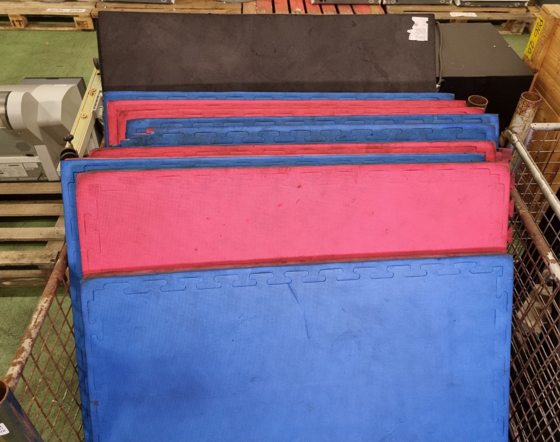 14x gym / exercise mats - mixed sizes - Image 2 of 4