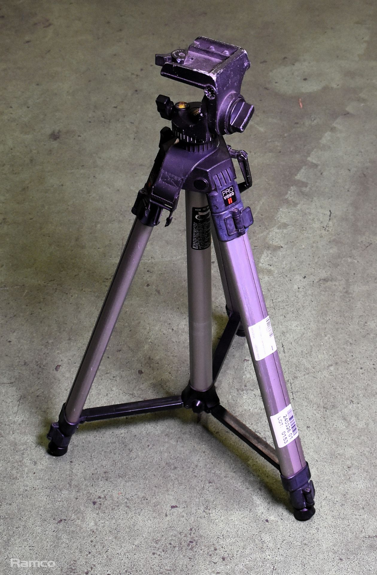 PRO Video 2 camera tripod - leg clamps broken - Image 2 of 6