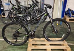 Merida Big Seven hardtail mountain bike - 3x10 Shimano drivetrain - Shimano hydraulic disc brakes