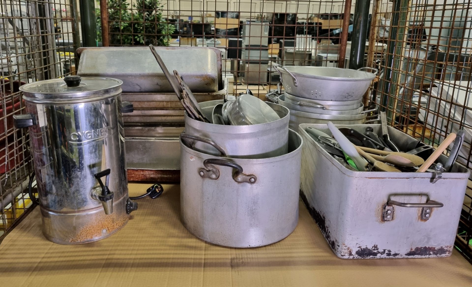 Catering equipment - large bain marie trays, roasting trays, iron frying pans and saucepans, sieves - Image 2 of 12