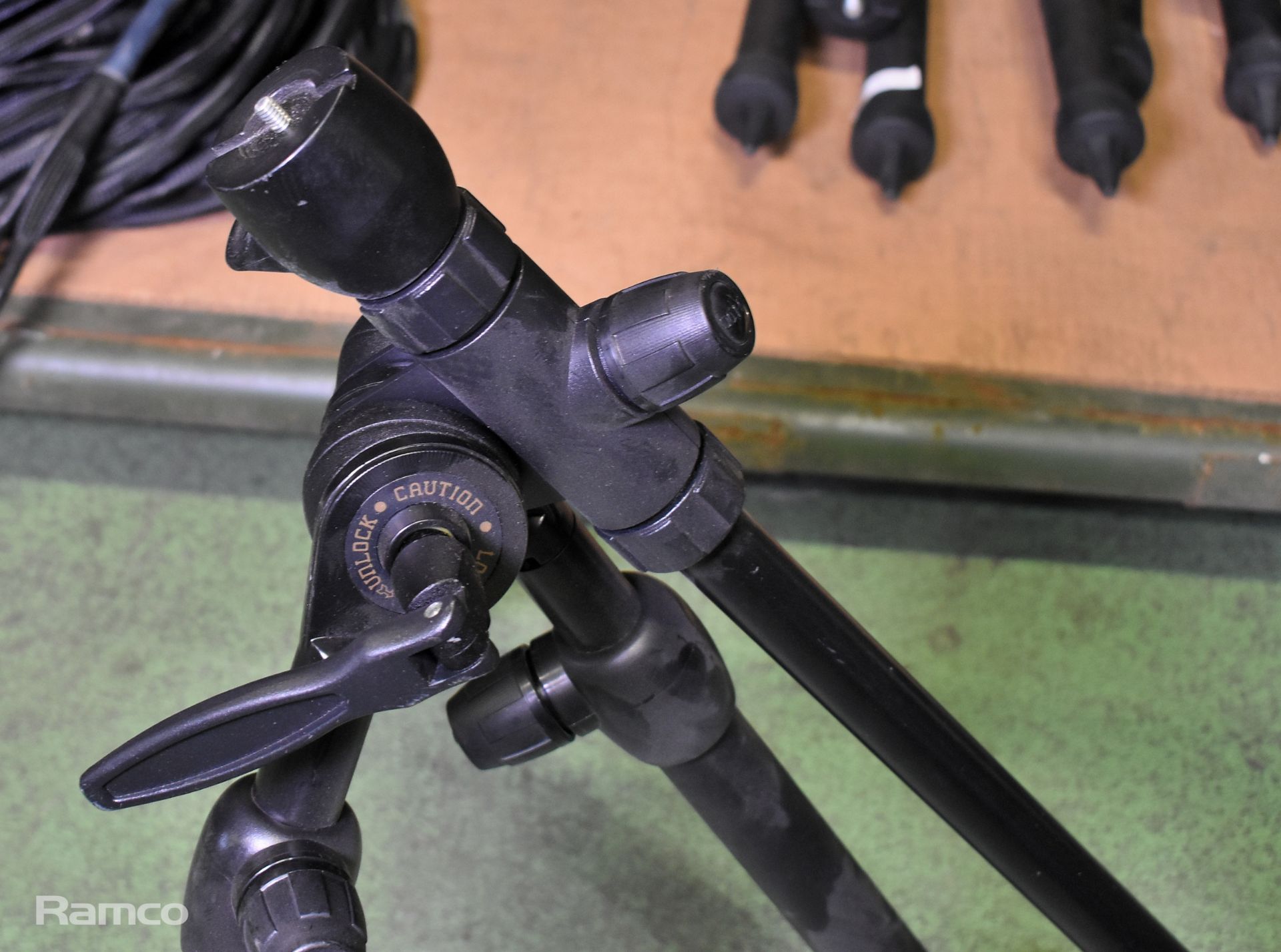 Photography equipment - 4x camera tripods and 4x audio/visual cables (approx 20m each) - Image 6 of 7